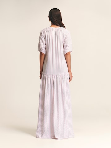 St MRLO Φόρεμα 'Florence' σε ροζ: πίσω