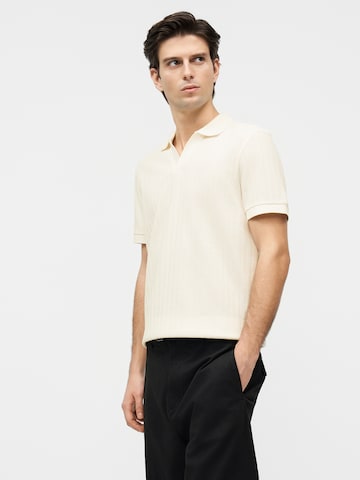 Pulover 'Baronito' de la JOOP! pe alb