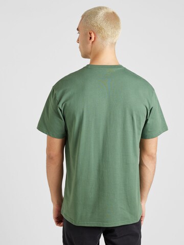 Tricou 'Chase' de la Carhartt WIP pe verde