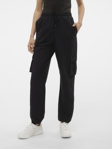 VERO MODA Loosefit Cargobroek 'Kimberly' in Zwart: voorkant