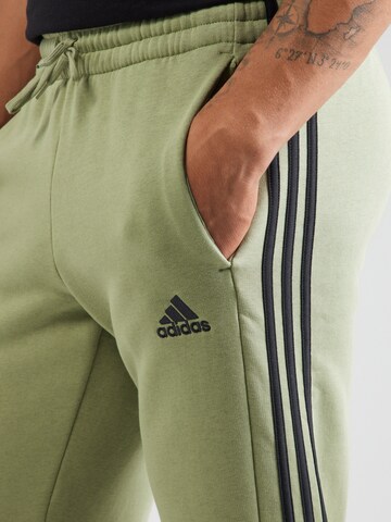 ADIDAS SPORTSWEAR Tapered Broek 'Essential' in Groen