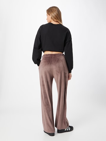 GAP Normalny krój Spodnie w kolorze fioletowy
