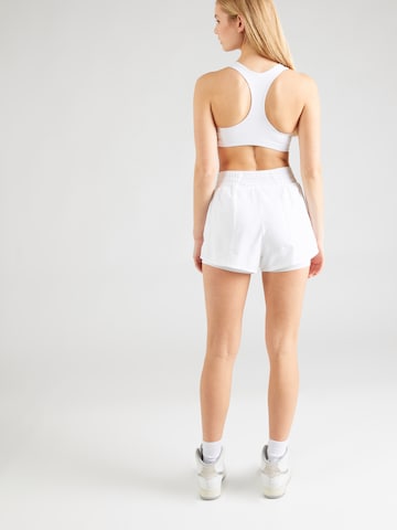 NIKE Regular Sportbroek 'ONE' in Wit