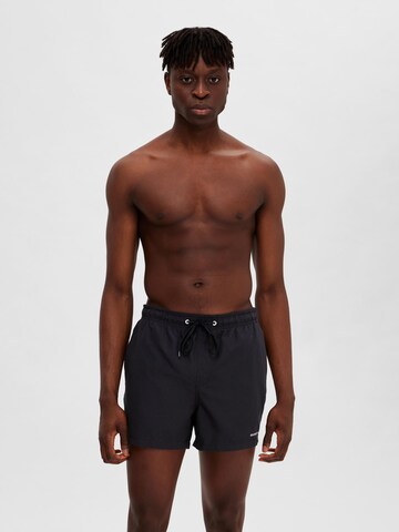 SELECTED HOMME Badeshorts 'Dane' i sort