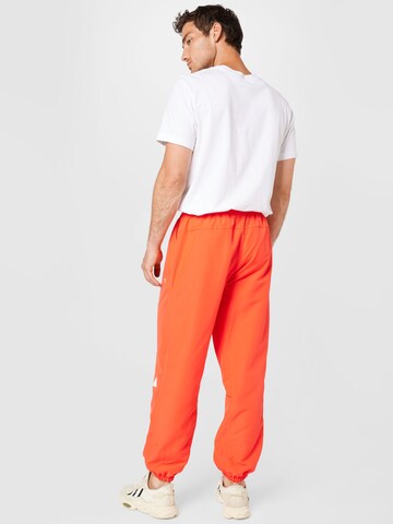 ADIDAS SPORTSWEAR Tapered Sportbroek in Rood