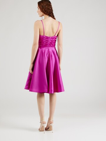 Robe de cocktail mascara en rose