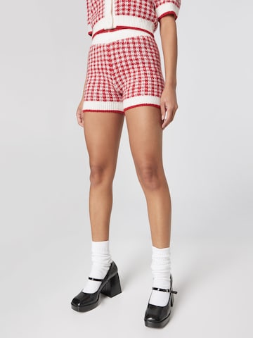 Daahls by Emma Roberts exclusively for ABOUT YOU Slimfit Shorts 'Jule' in Rot: predná strana