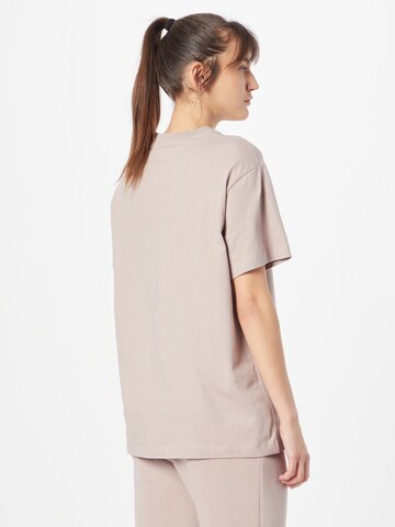 Nike Sportswear T-shirt 'Essential' i grå