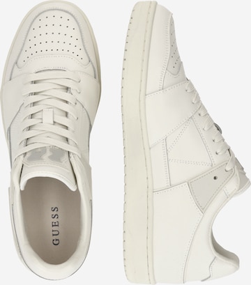 Baskets basses 'SAVA' GUESS en blanc