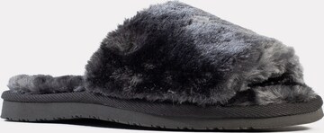 Minnetonka Slipper 'Lolo' in Grey