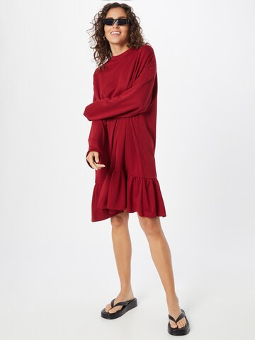 Robe 'Erina' WEEKDAY en rouge