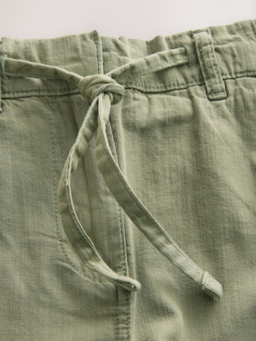 Next - regular Pantalón cargo en verde