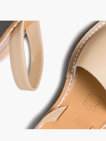 Sandalo di Pisamonas in beige