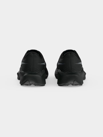 Chaussure de course 'Novablast 6' ASICS en noir