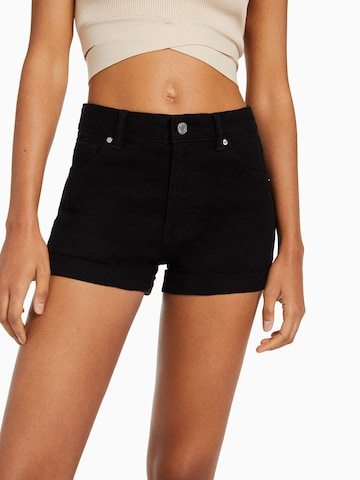 Bershka Slimfit Shorts in Schwarz