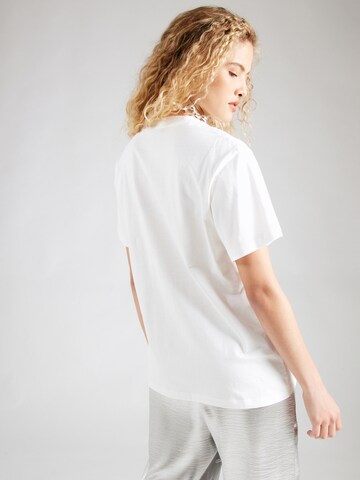Tricou de la HUGO pe alb