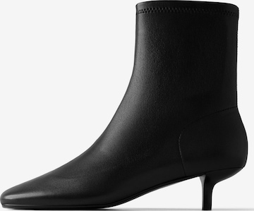L37 HANDMADE SHOES Kotníkové boty 'YET UNKNOWN' – černá: přední strana