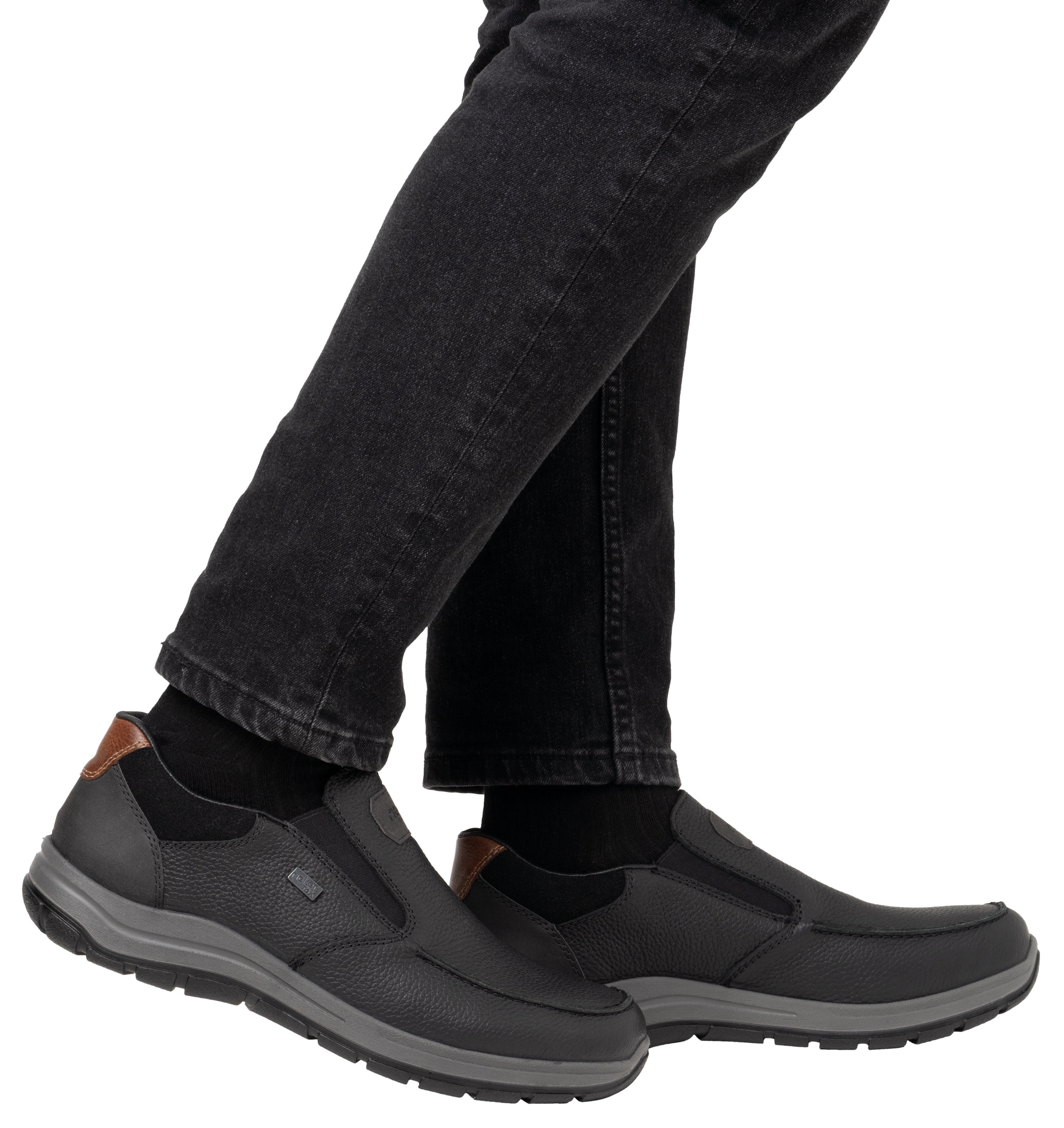 Rieker Slipper in Schwarz: Vorderseite