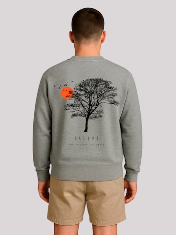 Sweat-shirt 'Escape Discover the World Tree Birds' F4NT4STIC en gris : devant