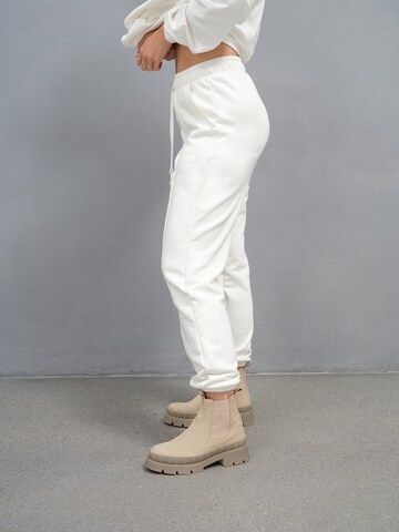 A LOT LESS Loose fit Pleated Pants 'Alexis' in White