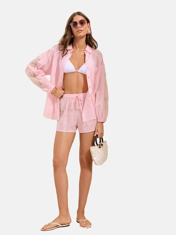 Friends Like These Regular Shorts in Pink: Vorderseite