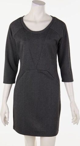 NÜMPH Dress in M in Grey: front