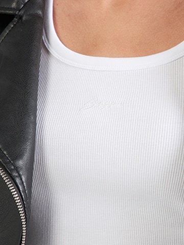 Top 'C_Epetite' de la BOSS pe alb