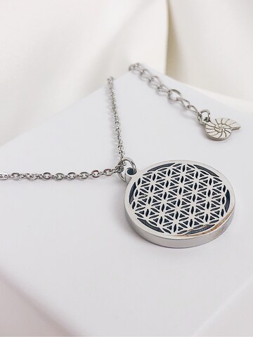 Collana 'Flower of Life' di Hey Happiness in argento