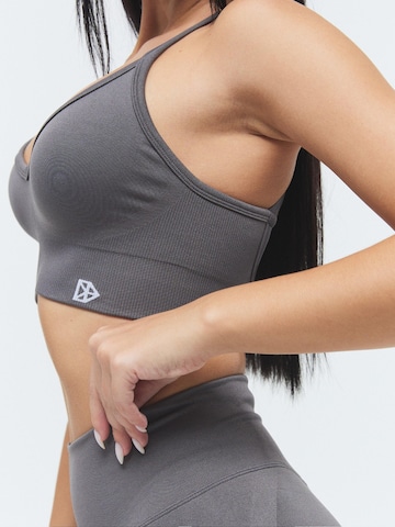 DRILLS Apparel - Bustier Sujetador deportivo 'FLXFLOW X Bra' en gris