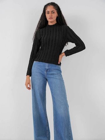 Bigdart Pluus, värv must