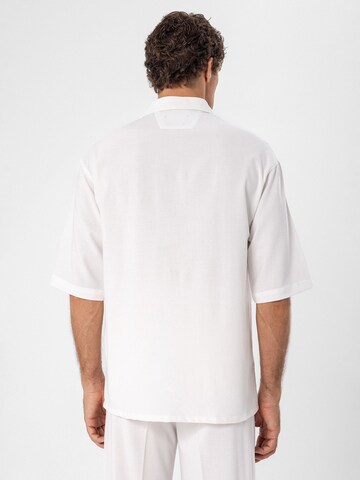 Antioch - Ajuste regular Camisa en blanco