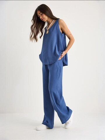 Completo pantalone di Bianco Lucci in blu