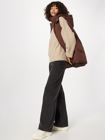 Gilet 'Jamilla' PIECES en marron