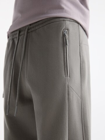 Pull&Bear Tapered Hose in Grau