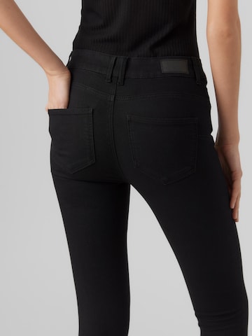 VERO MODA Skinny Jeans 'SELA' in Zwart