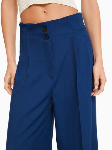 Bershka Wide leg Pleat-front trousers in Blue