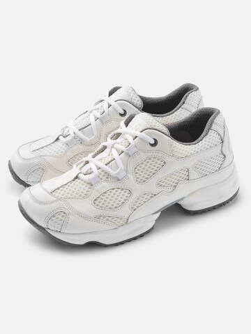 BÄR Athletic Shoes 'High Performance 2.5' in White