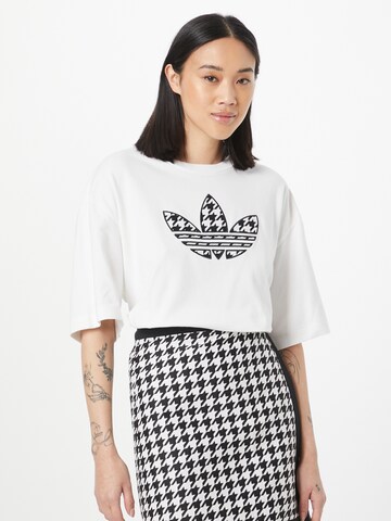 Tricou 'Houndstooth Trefoil Infill' de la ADIDAS ORIGINALS pe alb: față