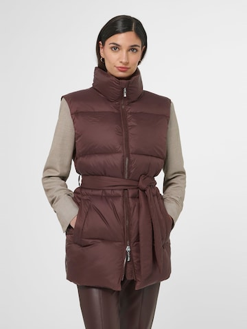 MADELEINE Weste in Braun: Vorderseite