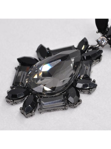 Steuer Earrings in Black