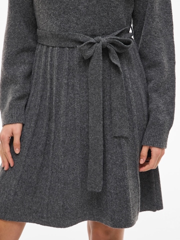 Robes en maille 'VITrine' VILA en gris