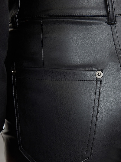 Trendyol Pantalon en noir, Vue avec produit