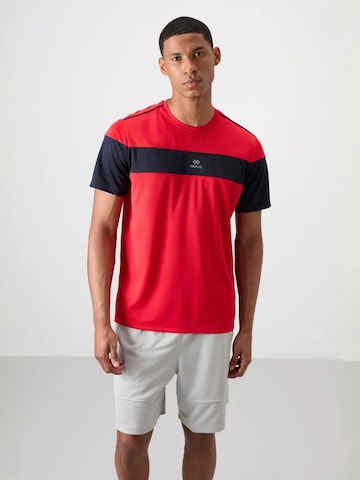 Tommy Life Functioneel shirt in Rood: voorkant