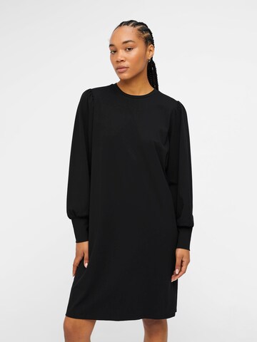 Rochie 'Caroline' de la OBJECT pe negru: față