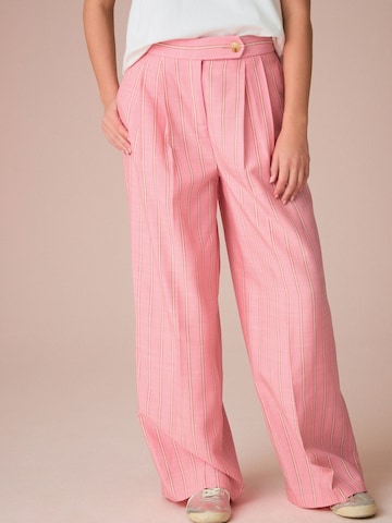 Loosefit Pantaloni con pieghe di Next in rosa: frontale