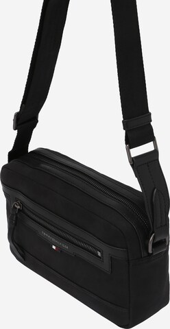 TOMMY HILFIGER - Bolso de hombro en negro: frente