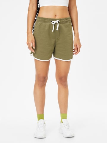 AÉROPOSTALE Regular Trousers in Green: front