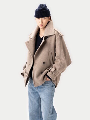 Manteau mi-saison 'Trench-Style Cashmere Peacoat' GOBI Cashmere en beige : devant