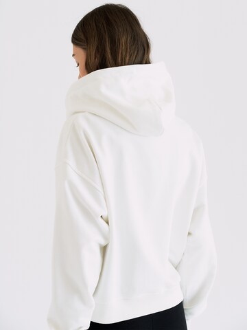 RÆRE by Lorena Rae Zip-Up Hoodie 'Cay' in White