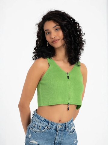 Hiccup Top in Green: front